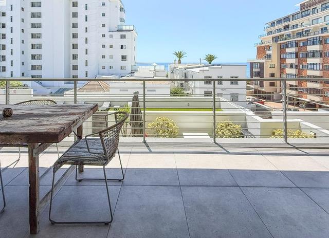 2 Bedroom Property for Sale in Sea Point Western Cape